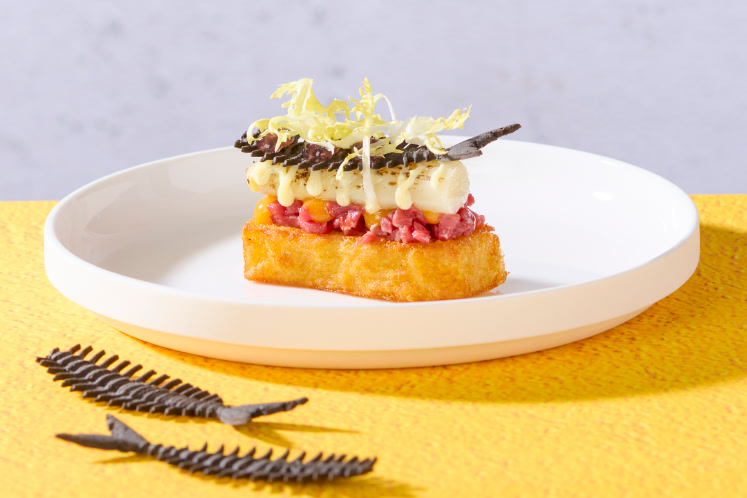 Pomme pavé met steak tartaar en asperges