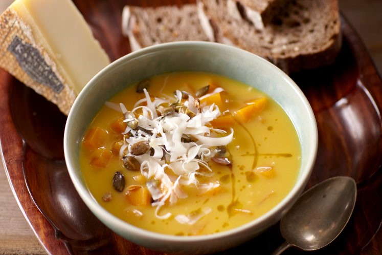 Pompoensoep met Gruyèrekaas en pompoenpitten