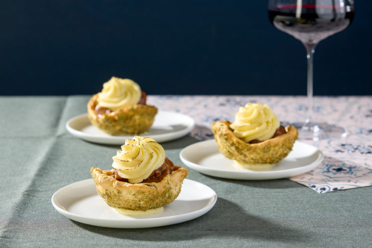 Kruidentaartje met runderstoof en crème van aardappel