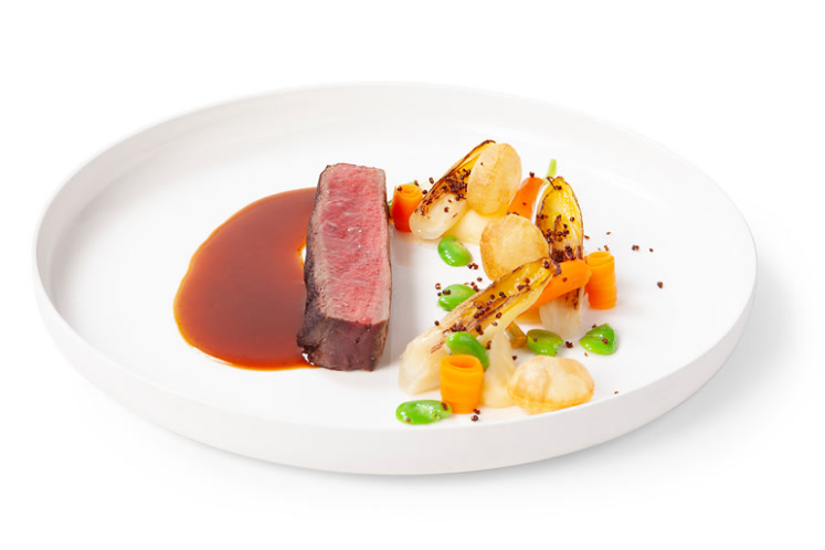 Reerug met aardappelmousseline, pommes soufflé en witlof