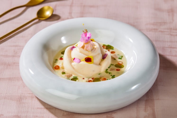 Roos van warm gerookte zalmmousse