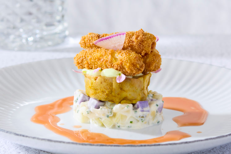 Rouleau van kip met aardappel-aspergesalade