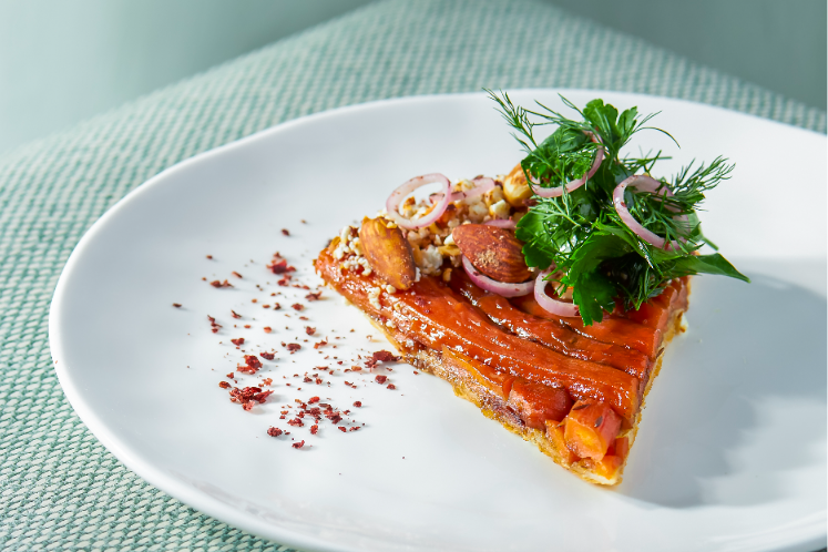 Tarte tatin met bospeen en acetostroop