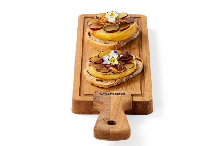 'Carpaccio' van Delice de Moines kaas op hazelnootbrood