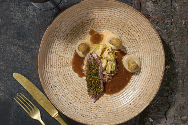 Wilde eend met kruiden en paddenstoelen