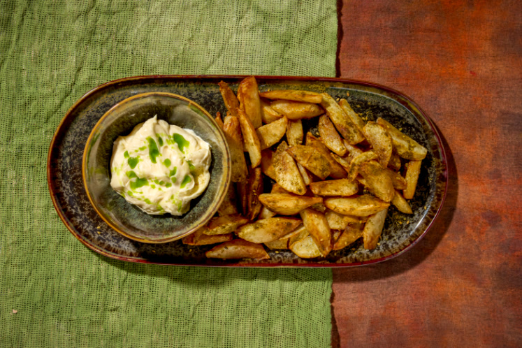 Met za’atar gekruide aardpeerwedges