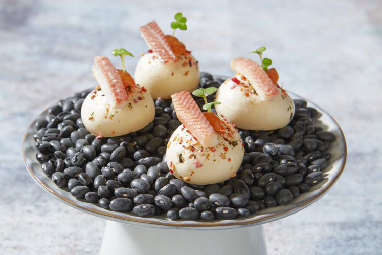 Meringue van Cornet Oaked Blond met paling