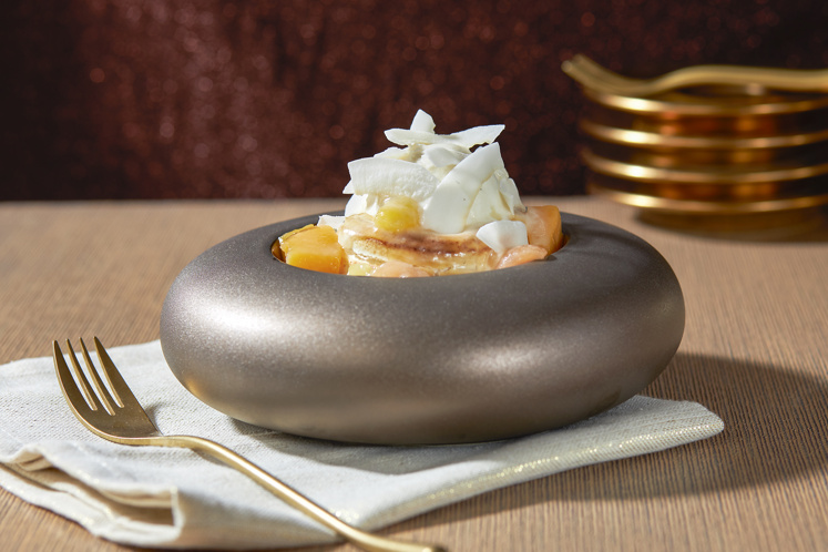 Pavlova Caribbean style