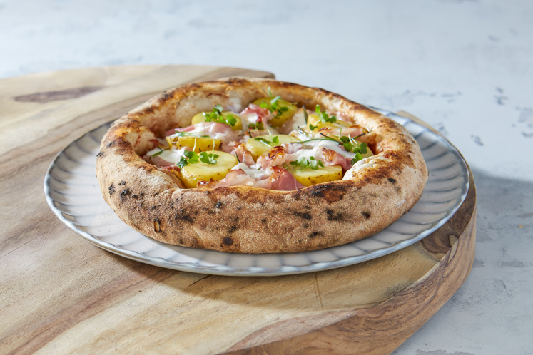 Pizza Napolitaanse stijl met mini krieltjes en spek