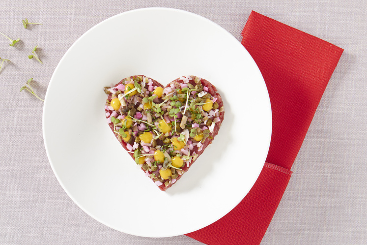 Hart van steak tartaar en piccalilly