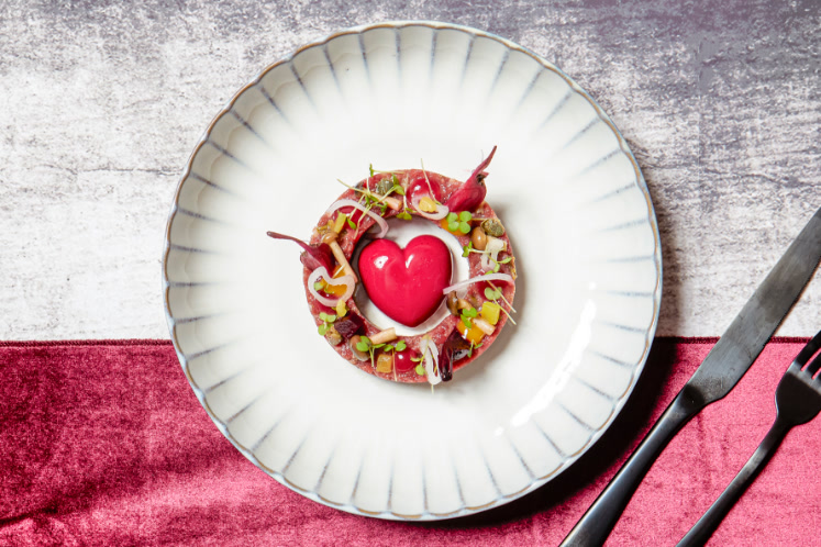 Steak tartaar met een cremeux van rode biet