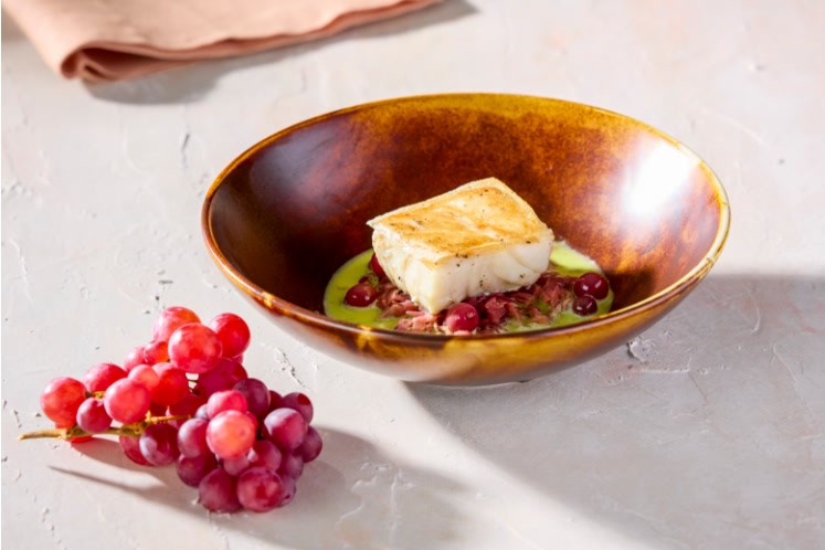 Kabeljauw en druiven in appel-vlierbessensap met zuurkool en beurre blanc