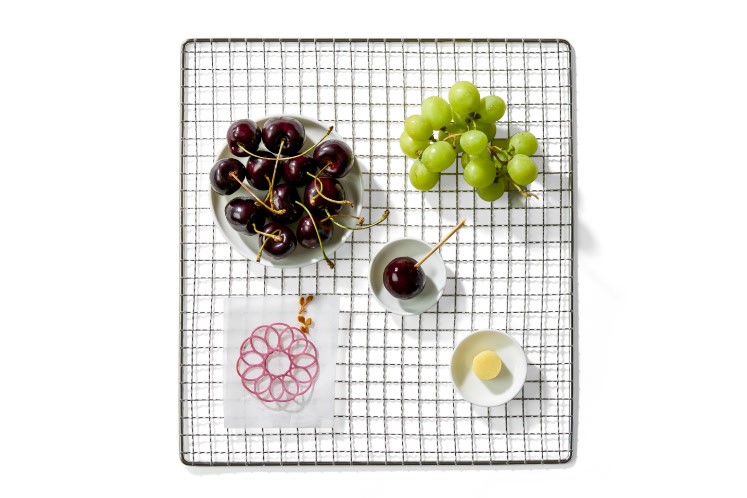 Cerises de foie gras dans un bouillon de raisins et polenta croustillante — extra image