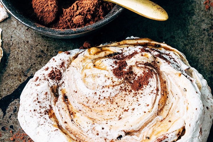 Salted caramel meringues