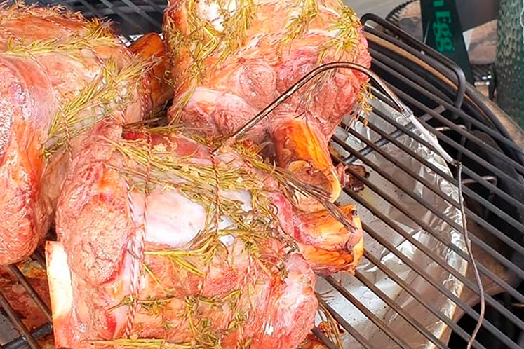 Schenkel of beefhammer van de Big Green Egg