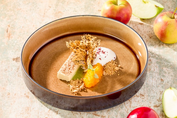 Parfait van ‘gold chocolat’ met appel en sumak