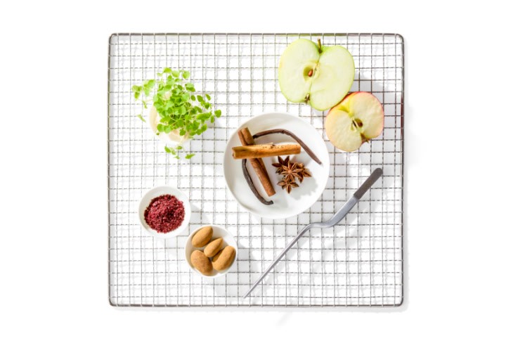 Parfait de « gold chocolat » avec pomme et sumac — extra image
