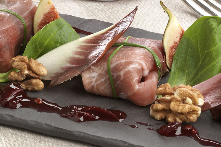 Mini pasteitjes met everzwijnham en Ardense Uienkonfijt