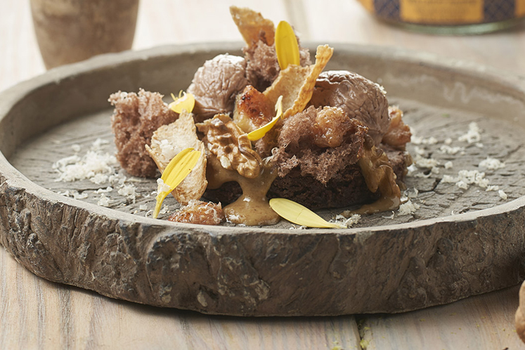 Camembert met pecanpasta en honing