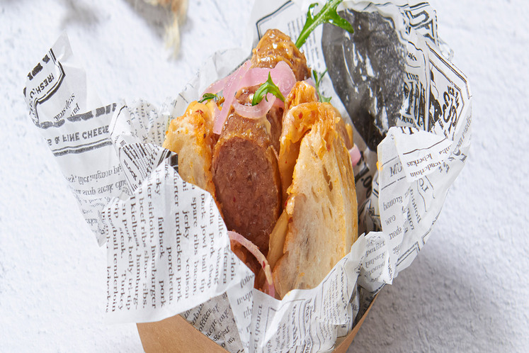 Beyond Sausage met kimchi en kimchimayonaise