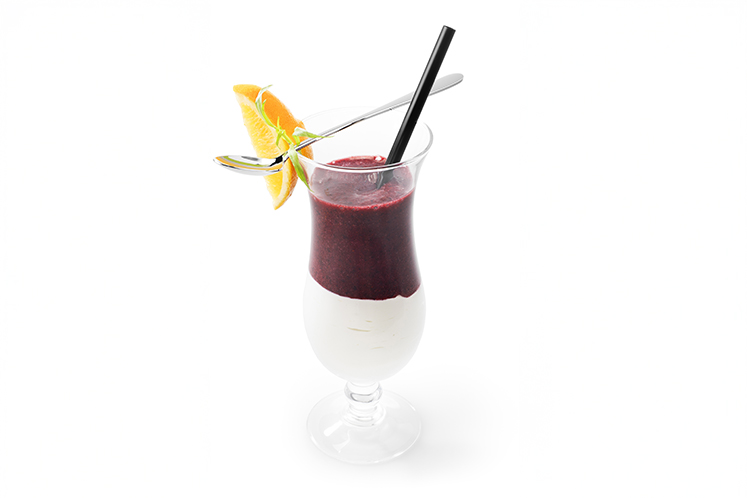 Mascarponeroom met smoothie van blauwe bes, dragon en sinaasappel